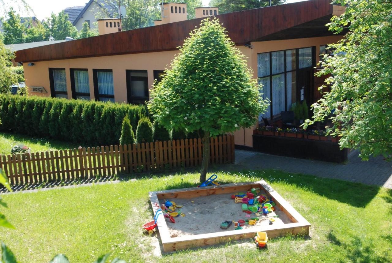 O.W. Sek Villa Karwia Buitenkant foto