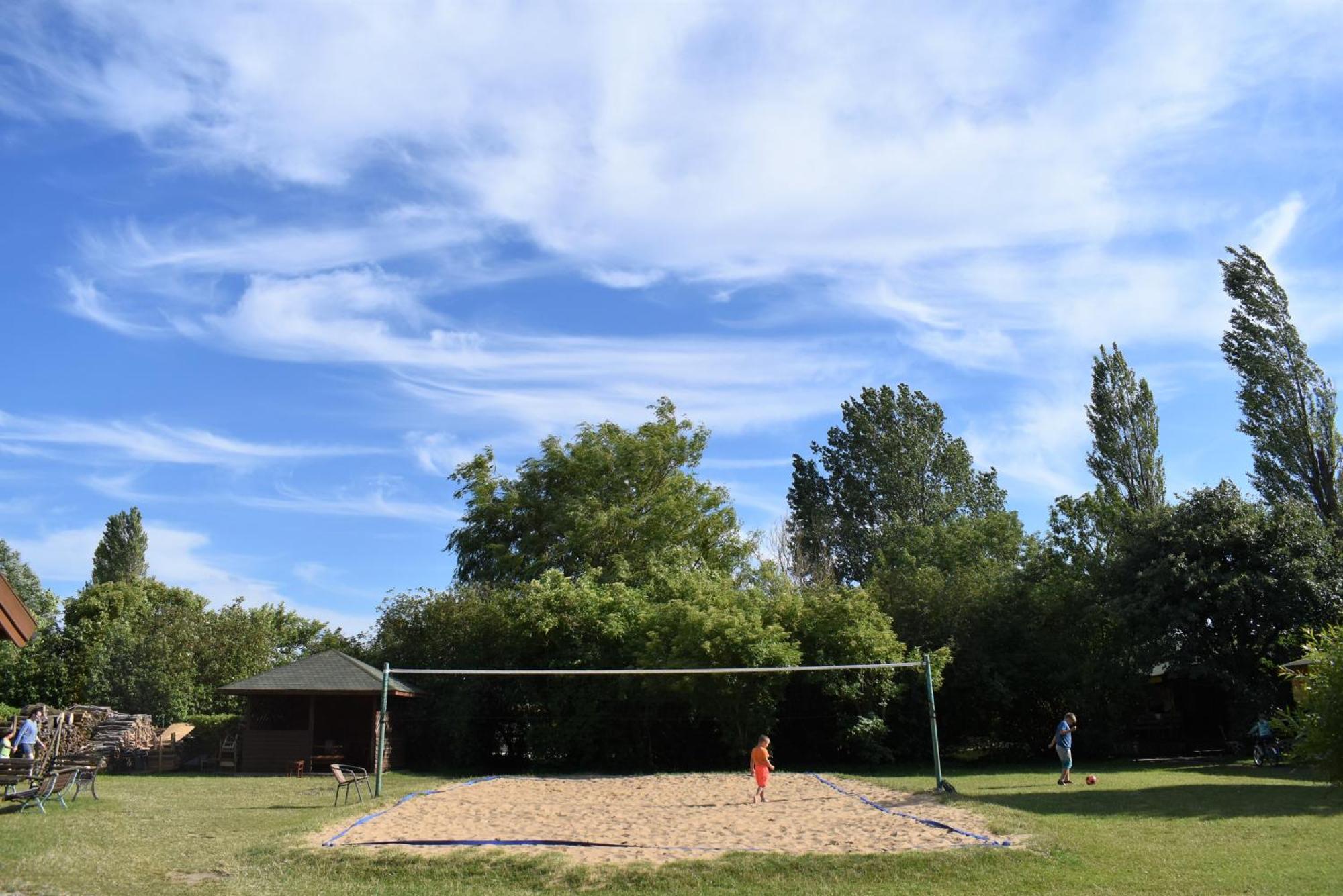 O.W. Sek Villa Karwia Buitenkant foto